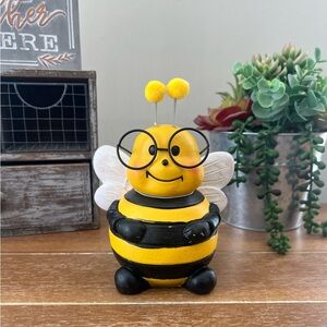 New Decorative Farmhouse Bee Wearing Glasses